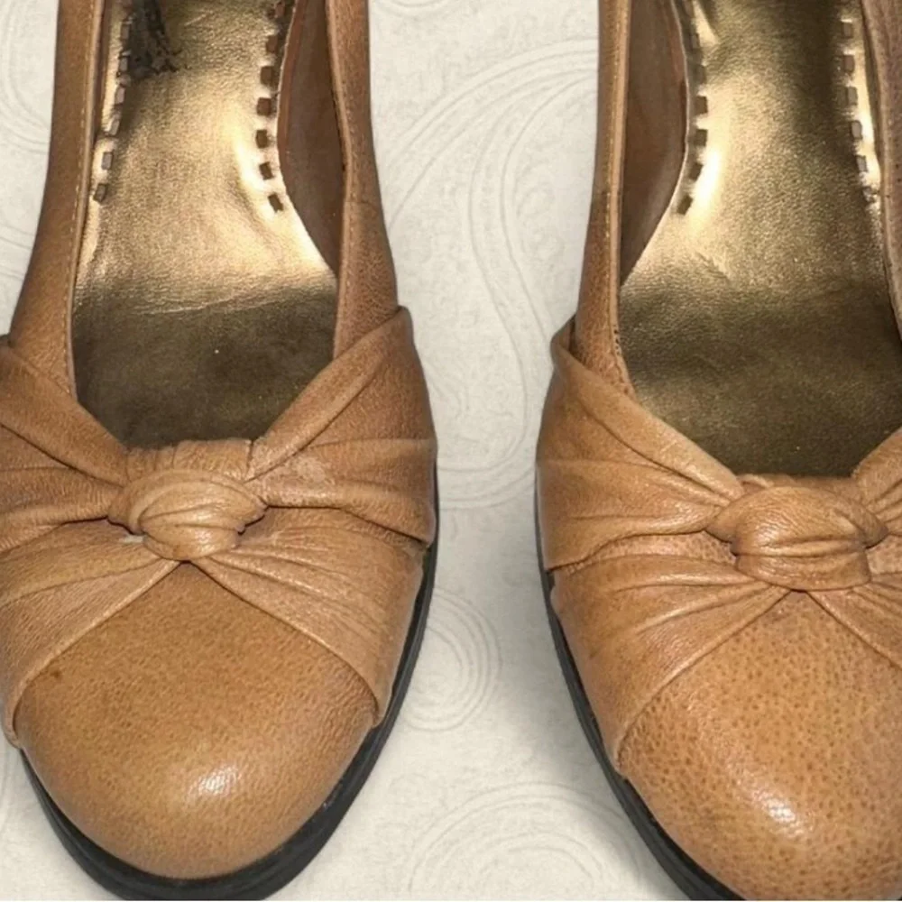 Round toe leather wooden wedges size 6.5